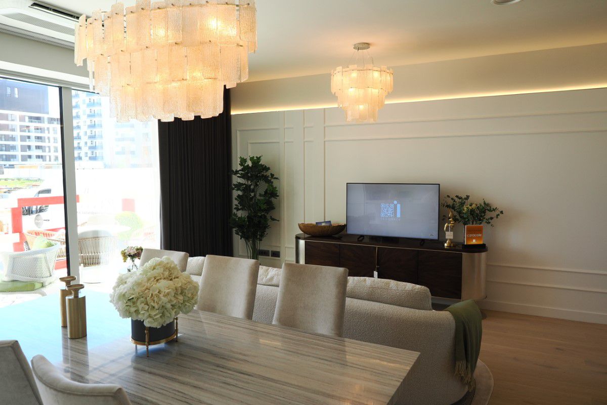 Elisabeta Lipă a intrat în afaceri imobiliare. O mulțime de vedete prezente la eveniment