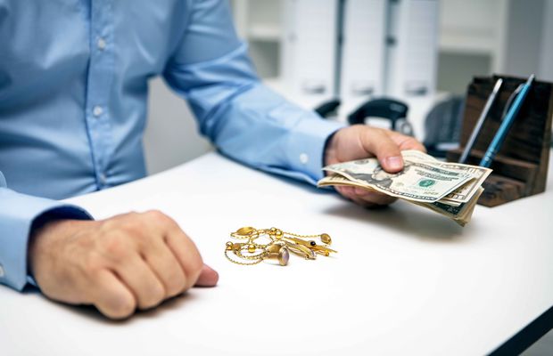 Evaluare corectă a bijuteriilor de aur: ghid esențial pentru vizitatorii casei de amanet