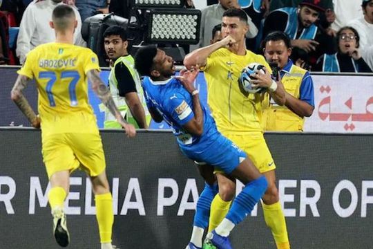 Cristiano Ronaldo l-a altoit pe adversarul de la Al-Hilal în Supercupa Arabiei Saudite
