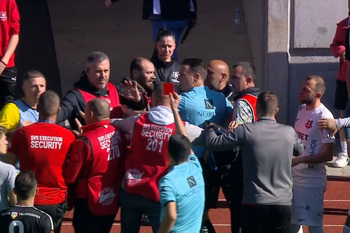 Sancțiuni drastice după scandalul de la FC Hermannstadt - U Cluj » Un jucător al clujenilor, amendat și suspendat o lună