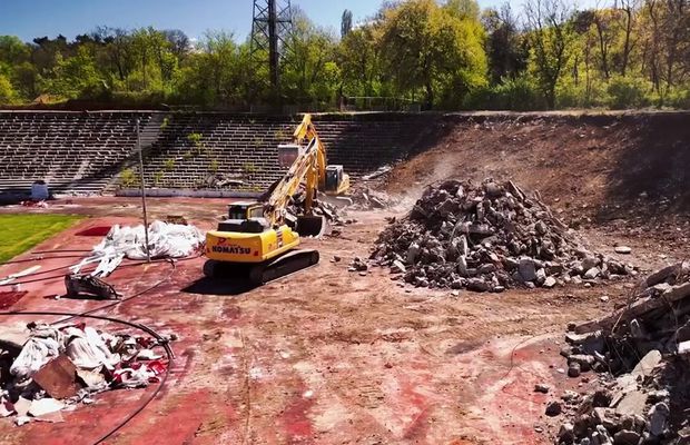 Stadionul istoric, pus la pământ! Un star internațional e șef de șantier + cum arată noua „bijuterie” ridicată în mijlocul pădurii