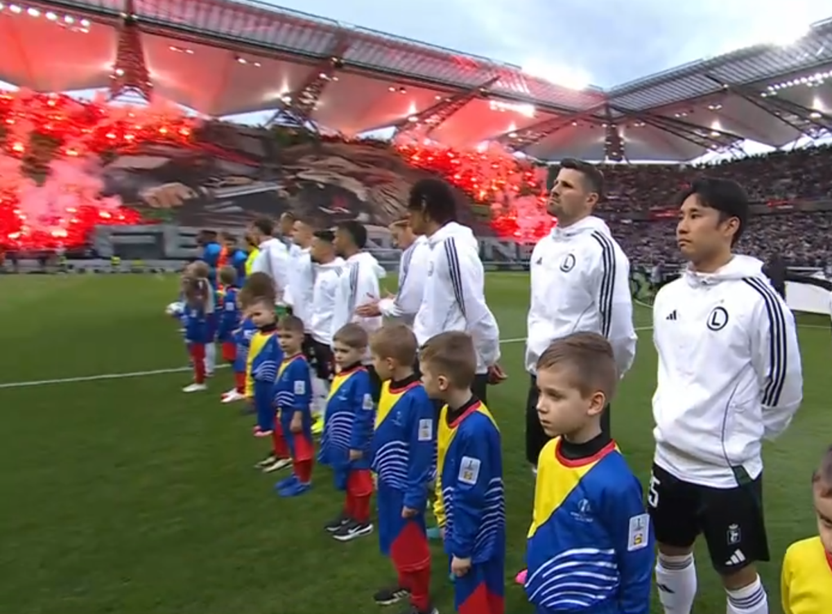 Ultrașii lui Legia nu se dezic! Scenografie ostilă la meciul cu Chelsea din Conference League