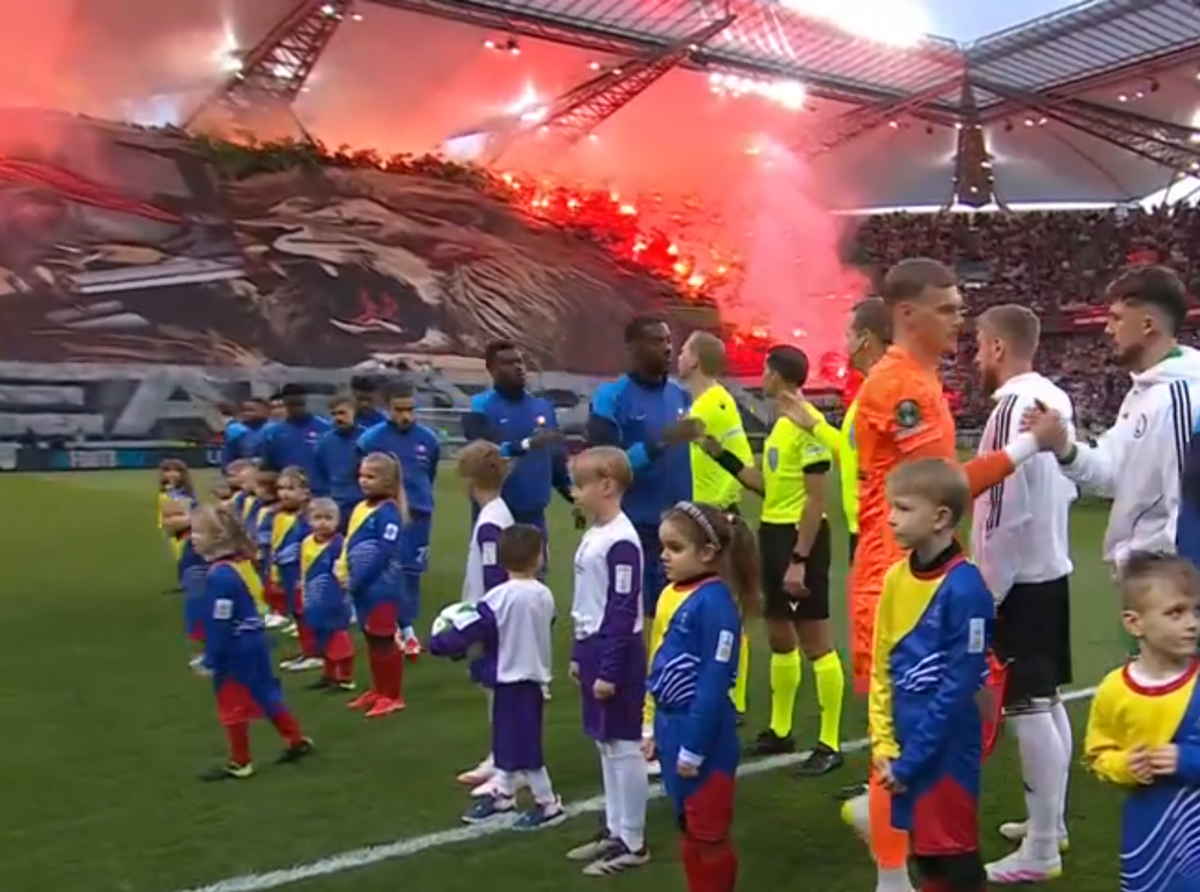 Ultrașii lui Legia nu se dezic! Scenografie ostilă la meciul cu Chelsea din Conference League