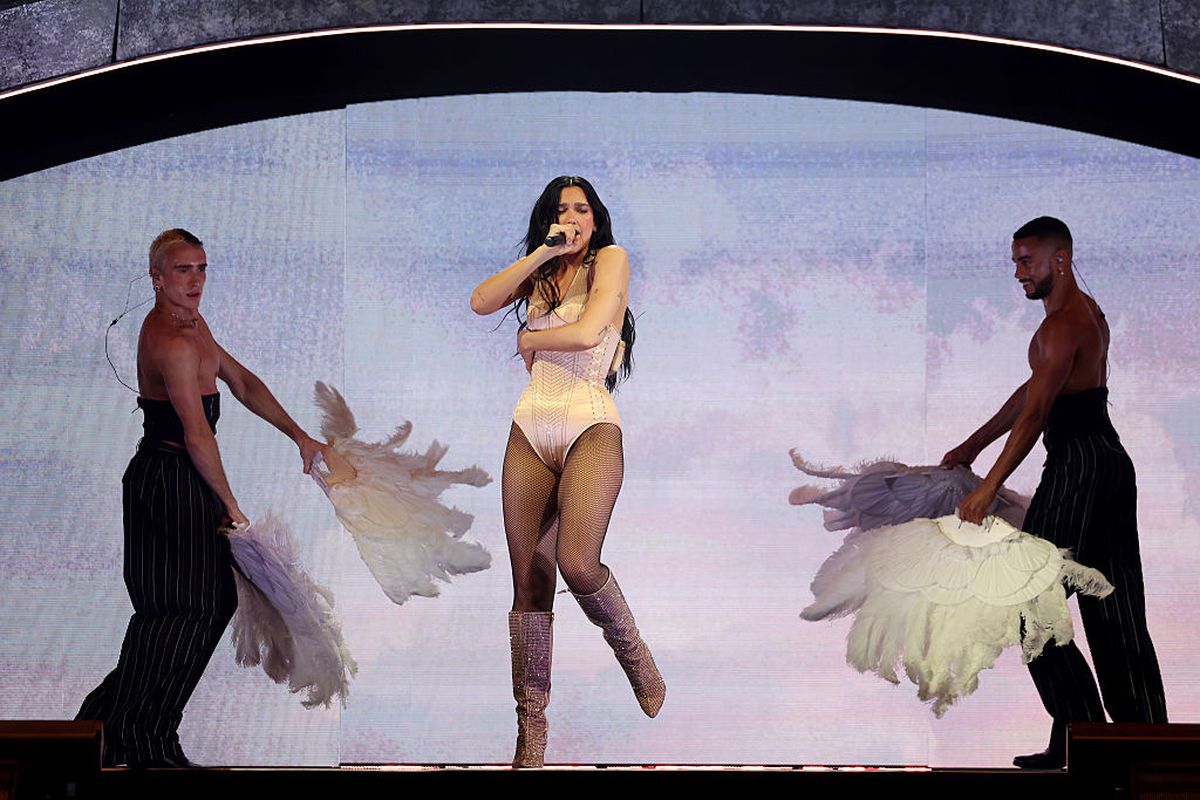 Dua Lipa a venit deghizată la Arsenal - Real Madrid, dar la final s-a dat de gol! A fost surprinsă cu un fotbalist în zona vestiarelor