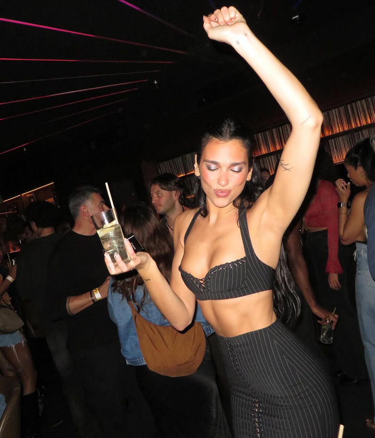 Dua Lipa a venit deghizată la Arsenal - Real Madrid, dar la final s-a dat de gol! A fost surprinsă cu un fotbalist în zona vestiarelor