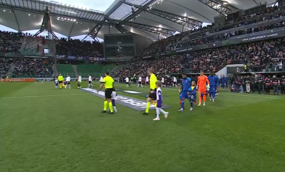 Ultrașii lui Legia nu se dezic! Scenografie ostilă la meciul cu Chelsea din Conference League