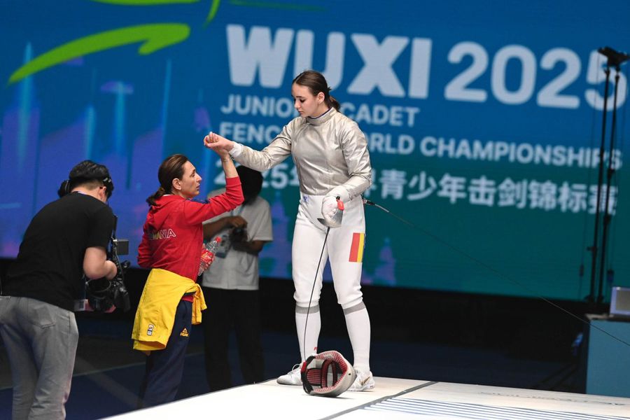 Amalia și Irina Covaliu/Foto: Facebook (FIE) Irina Covaliu, despre relația dintre copiii ei, ambii campioni mondiali: „Între ei este o competiție care nu se vede, dar se simte”