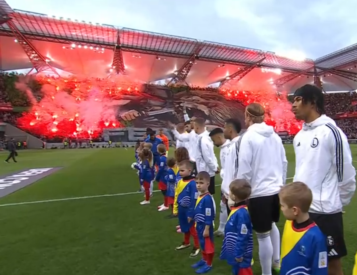 Ultrașii lui Legia nu se dezic! Scenografie ostilă la meciul cu Chelsea din Conference League