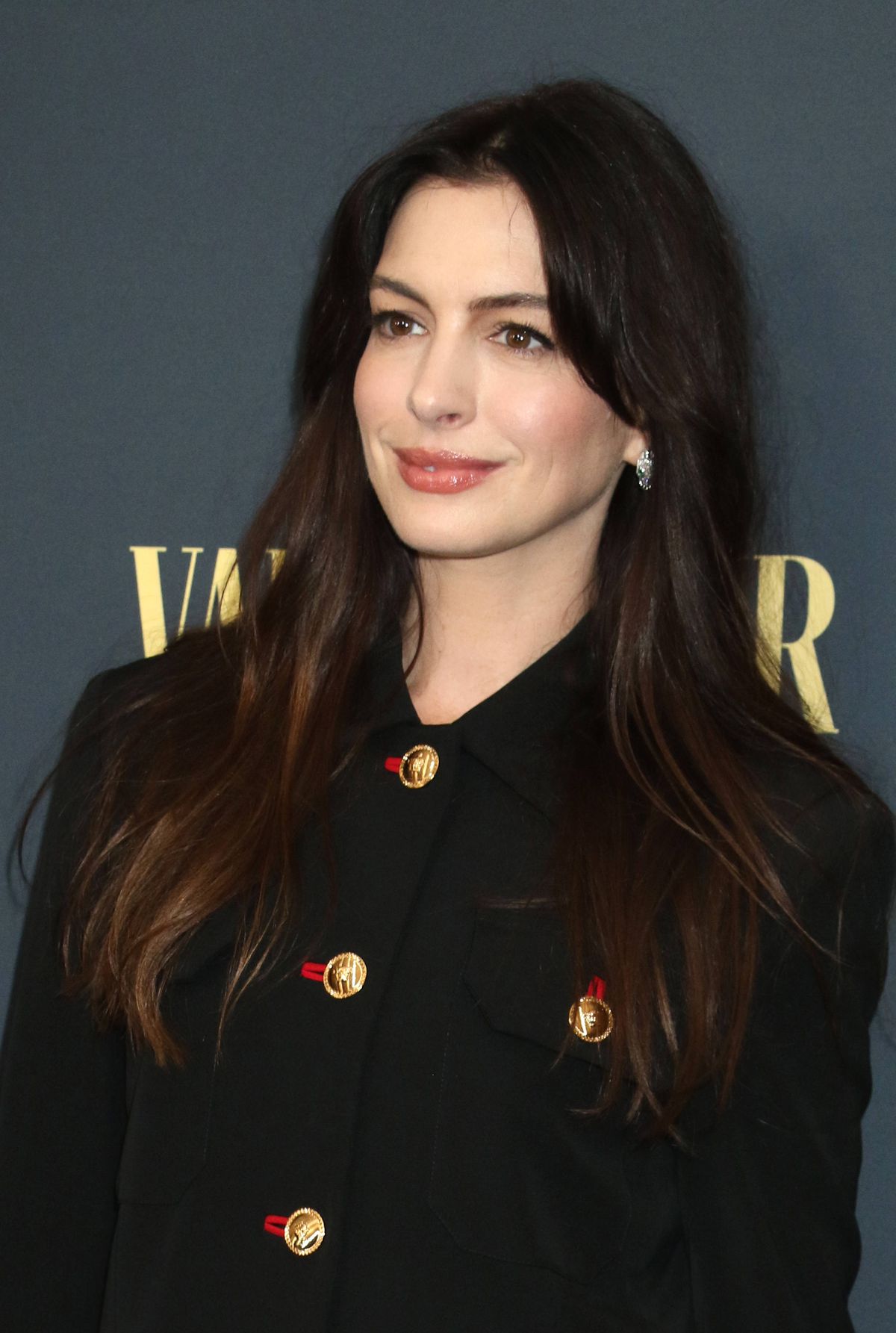 Cum au sărbătorit Anne Hathaway și Dua Lipa triumful lui Arsenal contra lui Real Madrid