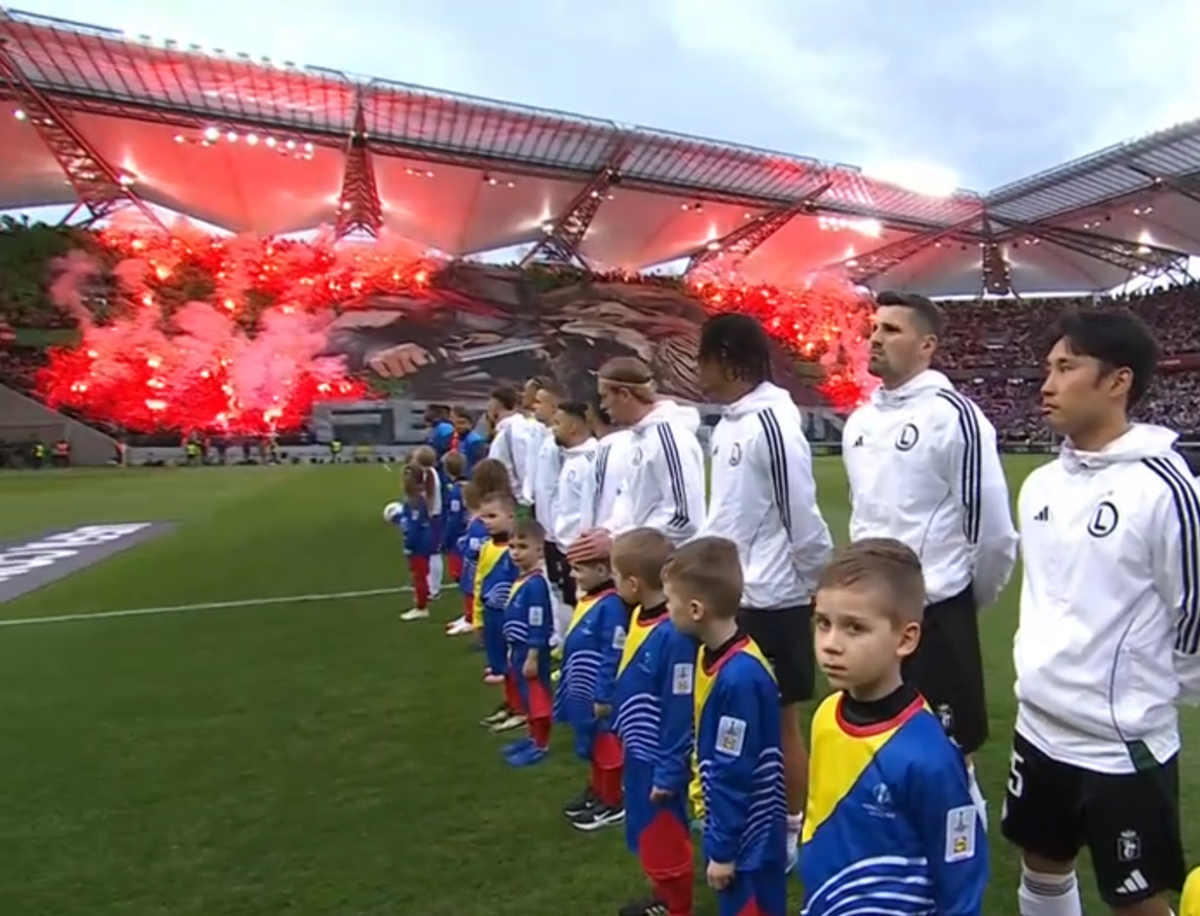 Ultrașii lui Legia nu se dezic! Scenografie ostilă la meciul cu Chelsea din Conference League