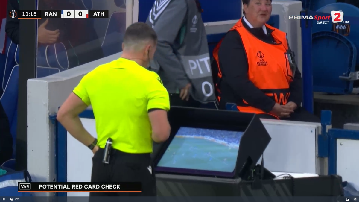 Faza la care Istvan Kovacs a dat cartonaș roșu în Rangers - Athletic Bilbao