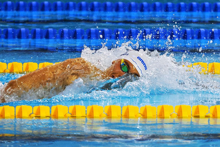 Lukas Martens l-a depășit pe David Popovici, stabilind un timp de referință în acest an în proba de 200 metri liber