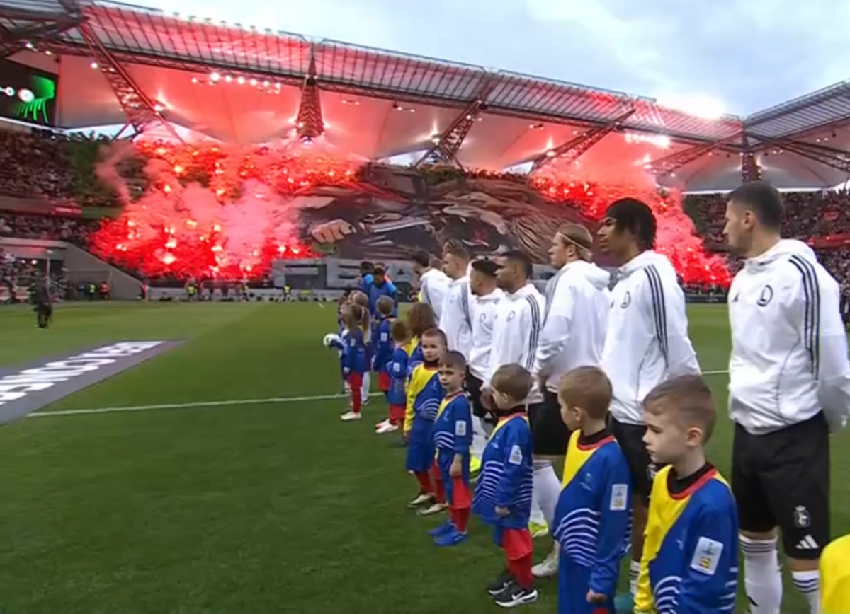 Ultrașii lui Legia nu se dezic! Scenografie ostilă la meciul cu Chelsea din Conference League