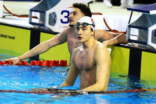 Vlad Mihalache la finalul cursei de 50 m fluture alături de Denis Popescu FOTO Roxana Fleșeru