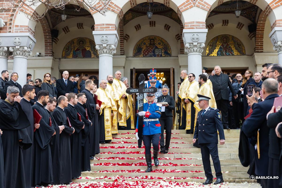 PS Timotei Prahoveanul a oficiat slujba Înmormântării pentru Mircea Lucescu