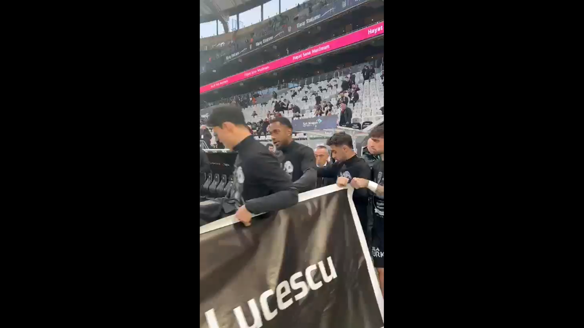 Incredibil! Cum l-au numit turcii de la Beșiktaș pe Mircea Lucescu, la primul meci după moartea lui „Il Luce”