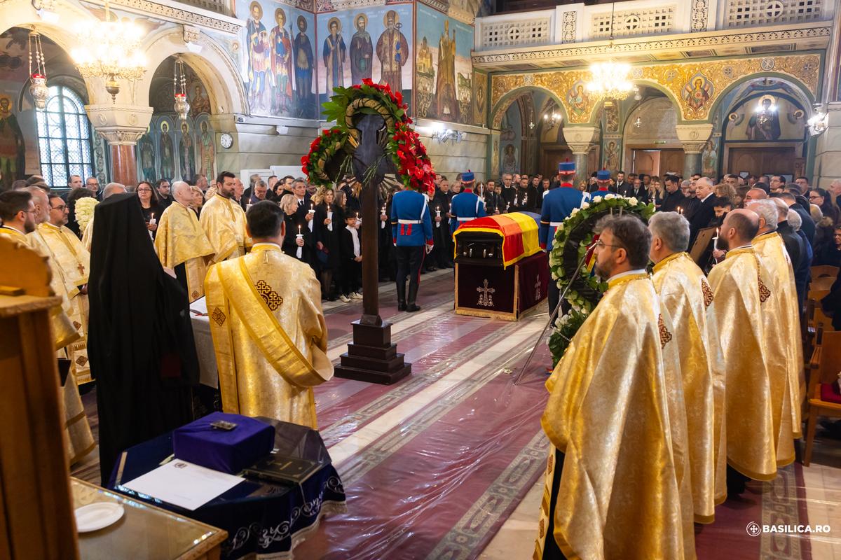 PS Timotei Prahoveanul a oficiat slujba Înmormântării pentru Mircea Lucescu