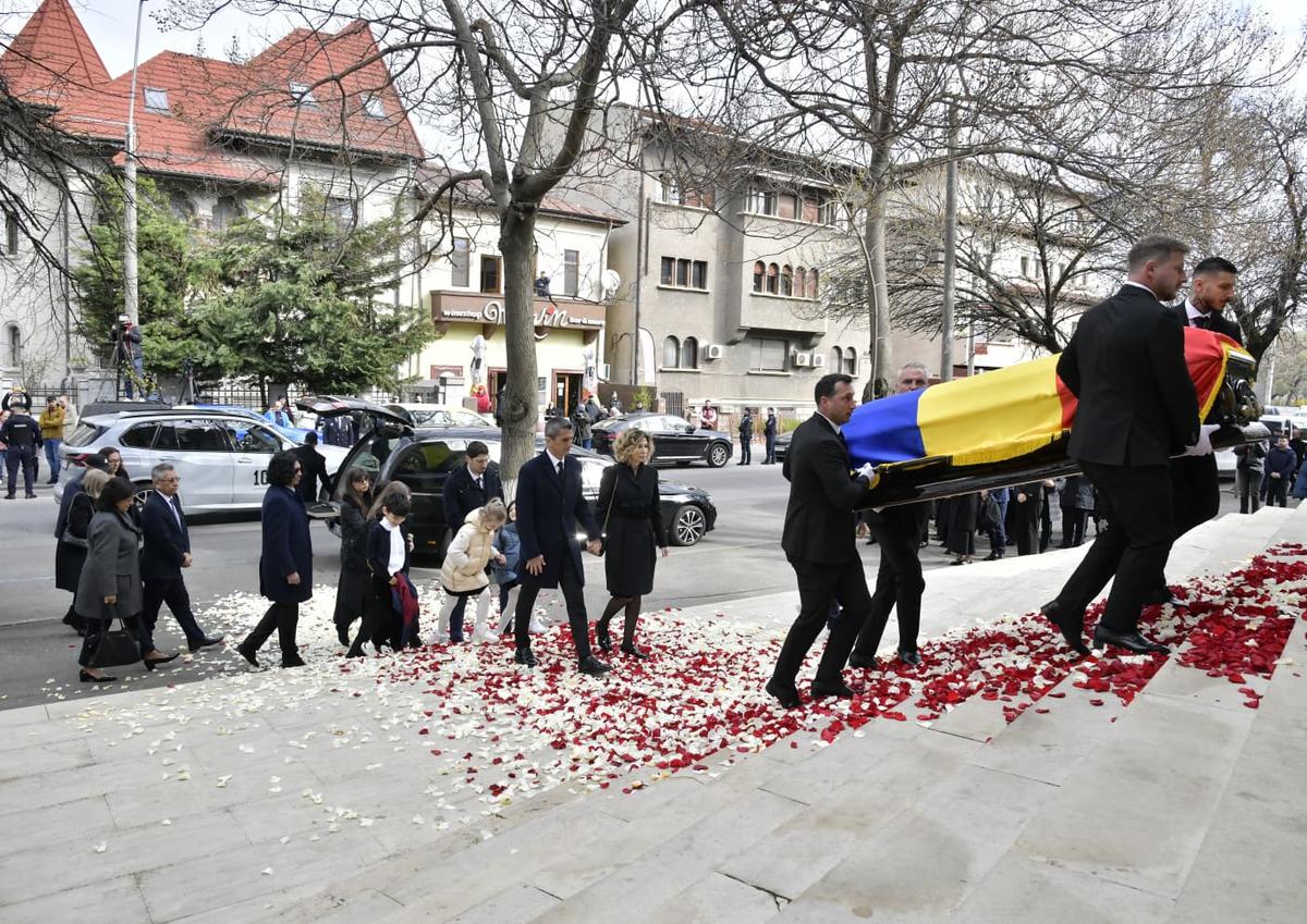 Cadre de Cristi Preda la înmormântarea lui Mircea Lucescu