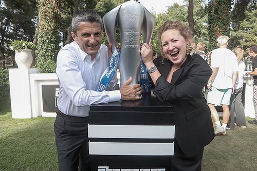 Aici, CEO-ul Maria Goncharova alături de Răzvan Lucescu // foto: paokfc.gr