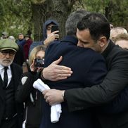 Răzvan Lucescu, îmbrățișat la înmormântarea lui Mircea Lucescu //  foto: Cristi Preda (GSP)