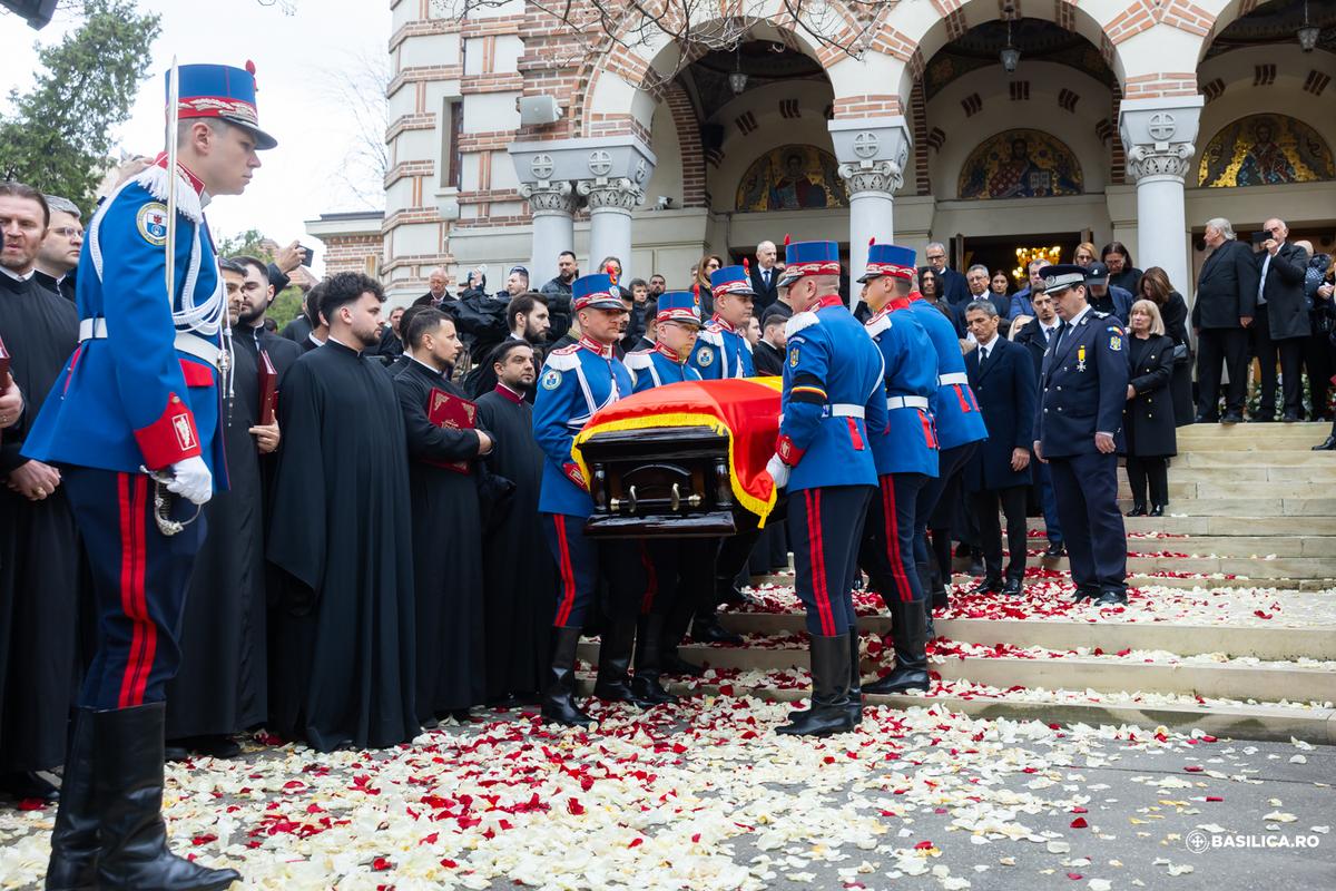 PS Timotei Prahoveanul a oficiat slujba Înmormântării pentru Mircea Lucescu