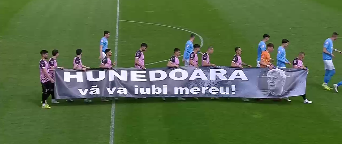 Corvinul Hunedoara, banner special pentru Mircea Lucescu