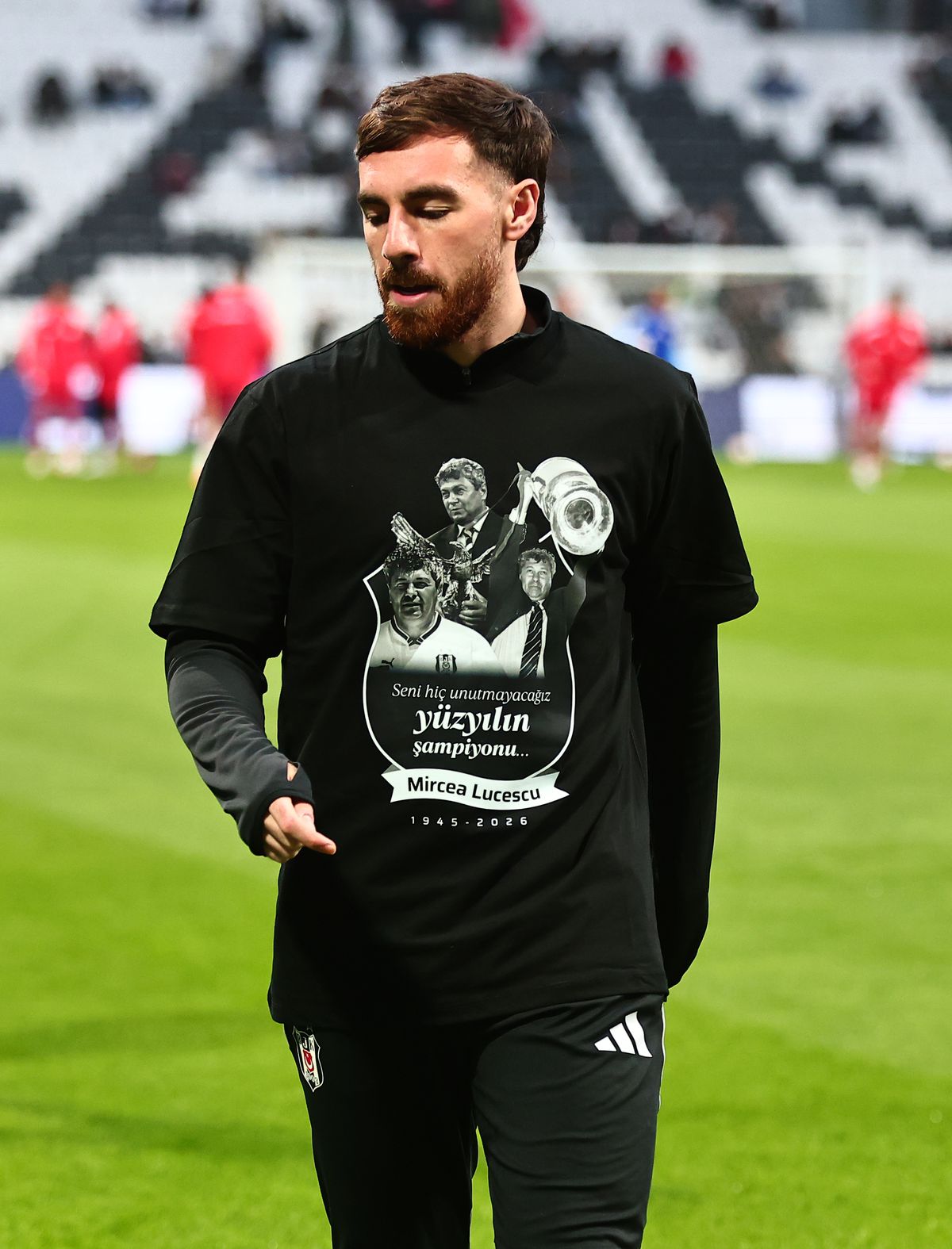 Incredibil! Cum l-au numit turcii de la Beșiktaș pe Mircea Lucescu, la primul meci după moartea lui „Il Luce”