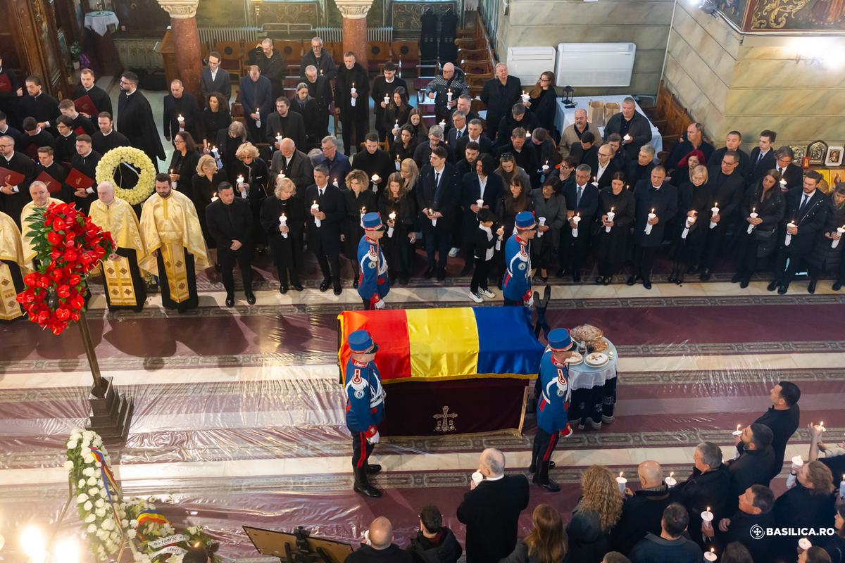 PS Timotei Prahoveanul a oficiat slujba Înmormântării pentru Mircea Lucescu