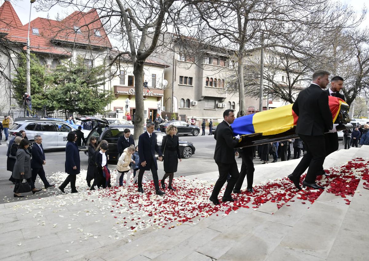 Postarea tulburătoare a lui Florin Răducioiu, în ziua înmormântării lui Mircea Lucescu: „Bună dimineața! Nu, Nu sunt pregătit...”