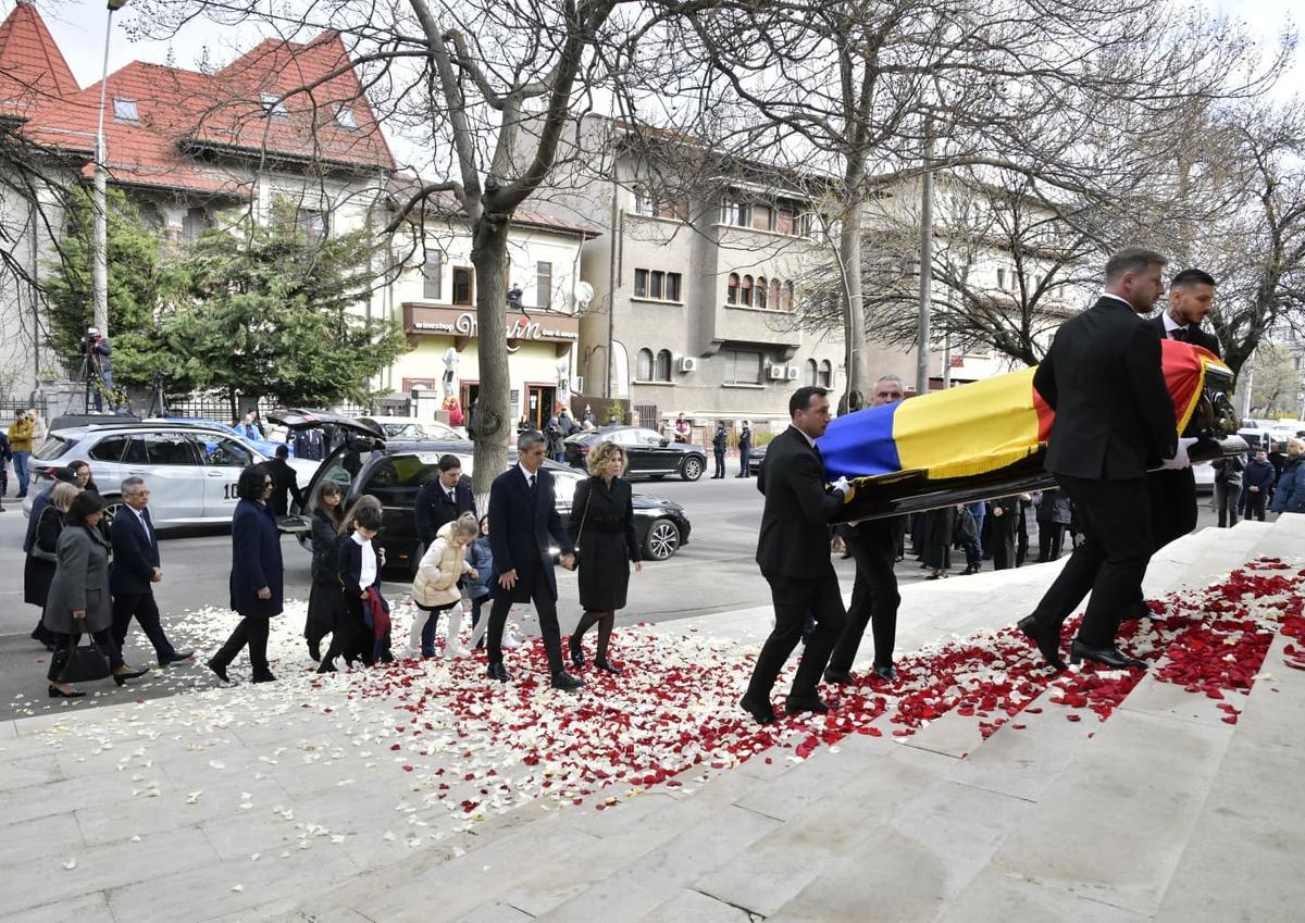 Cadre de Cristi Preda la înmormântarea lui Mircea Lucescu