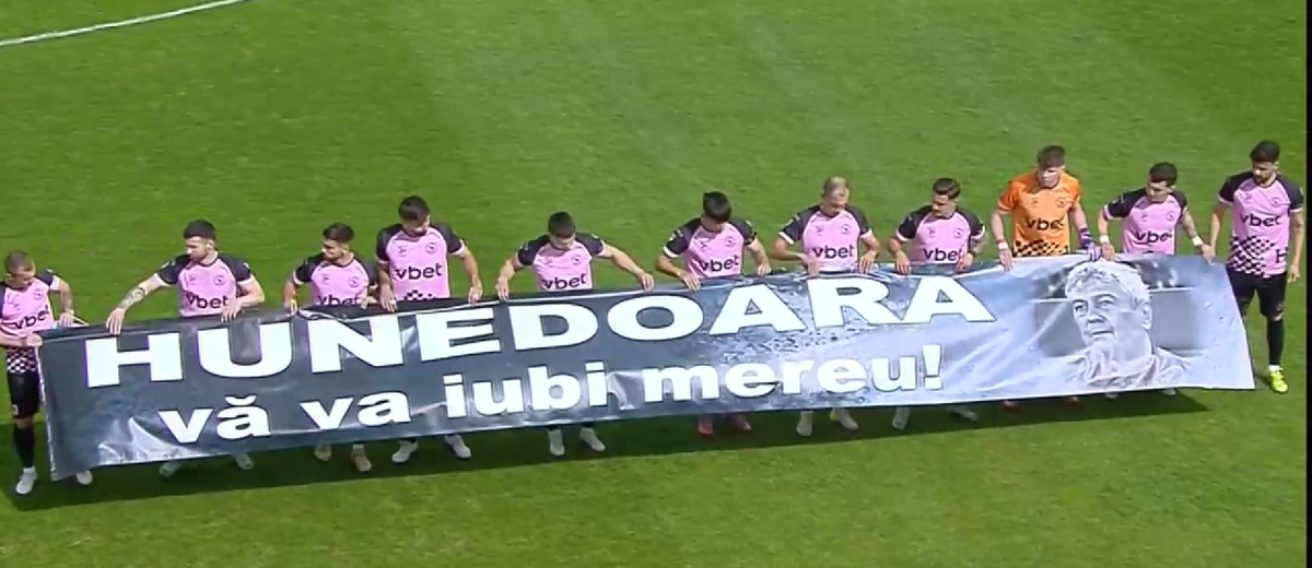 Corvinul Hunedoara, banner special pentru Mircea Lucescu