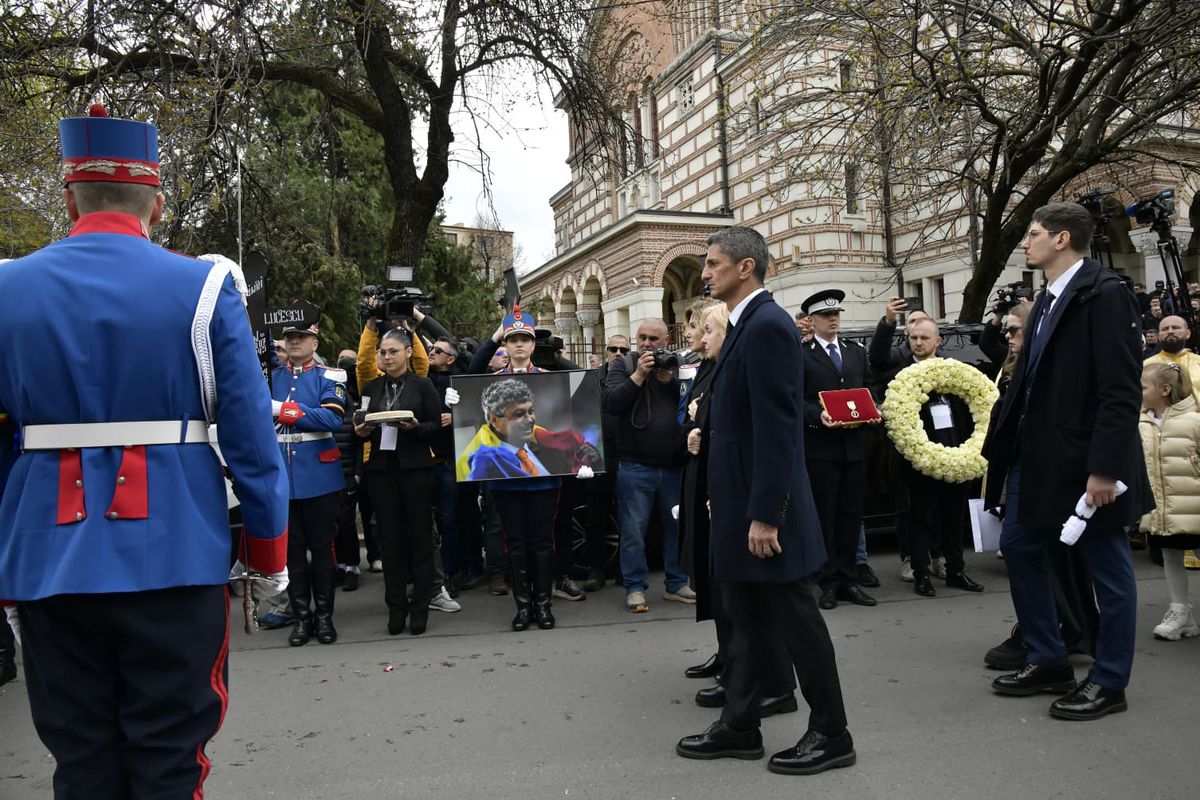 Cadre de la slujba de înmormântare a lui Mircea Lucescu - Cristi Preda