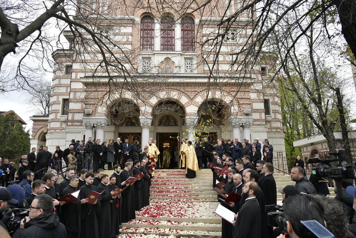 Cadre de la slujba de înmormântare a lui Mircea Lucescu - Cristi Preda
