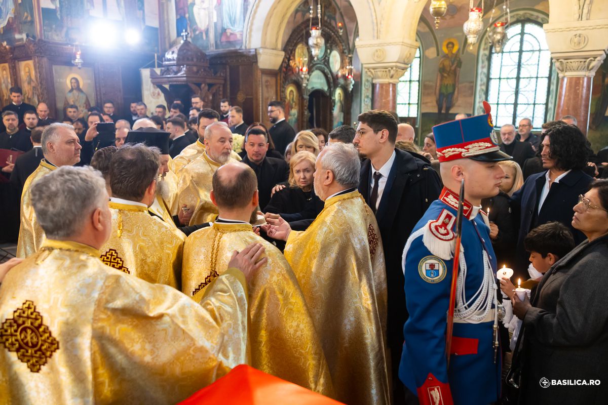 Discursul lui Răzvan Lucescu la slujba de înmormântare a tatălui: „Nu și-a putut stăpâni emoțiile” + Alți doi oameni de fotbal au luat cuvântul