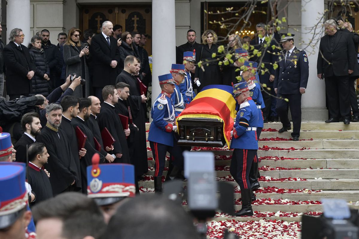 Cadre de la slujba de înmormântare a lui Mircea Lucescu - Cristi Preda