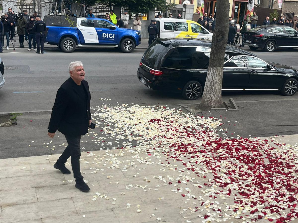 Hagi, Copos, Nețoiu, Burleanu și alte nume importante, la înmormântarea lui Mircea Lucescu » Toate personalitățile prezente: Becali a întârziat la slujbă