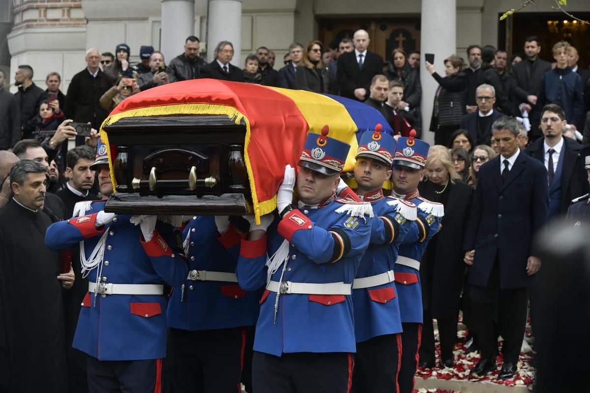 Cadre de la slujba de înmormântare a lui Mircea Lucescu - Cristi Preda