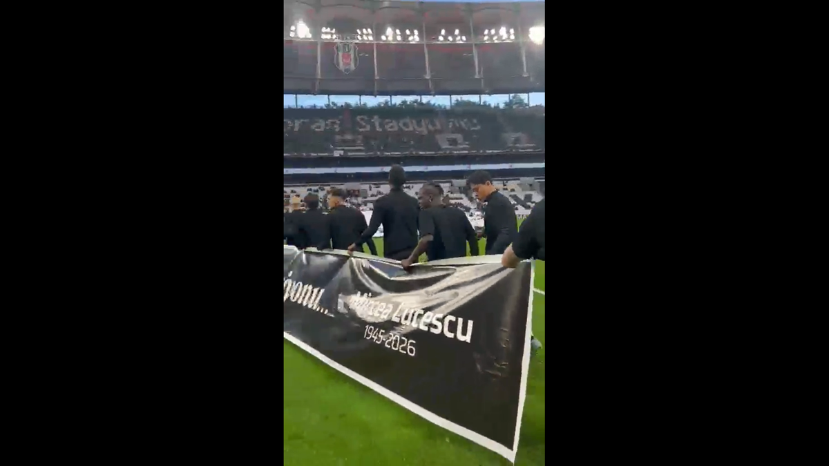 Incredibil! Cum l-au numit turcii de la Beșiktaș pe Mircea Lucescu, la primul meci după moartea lui „Il Luce”