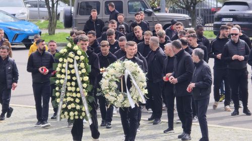 Jucătorii de la FCSB l-au omagiat pe Mircea Lucescu // FOTO: Cezar Titor (GSP)