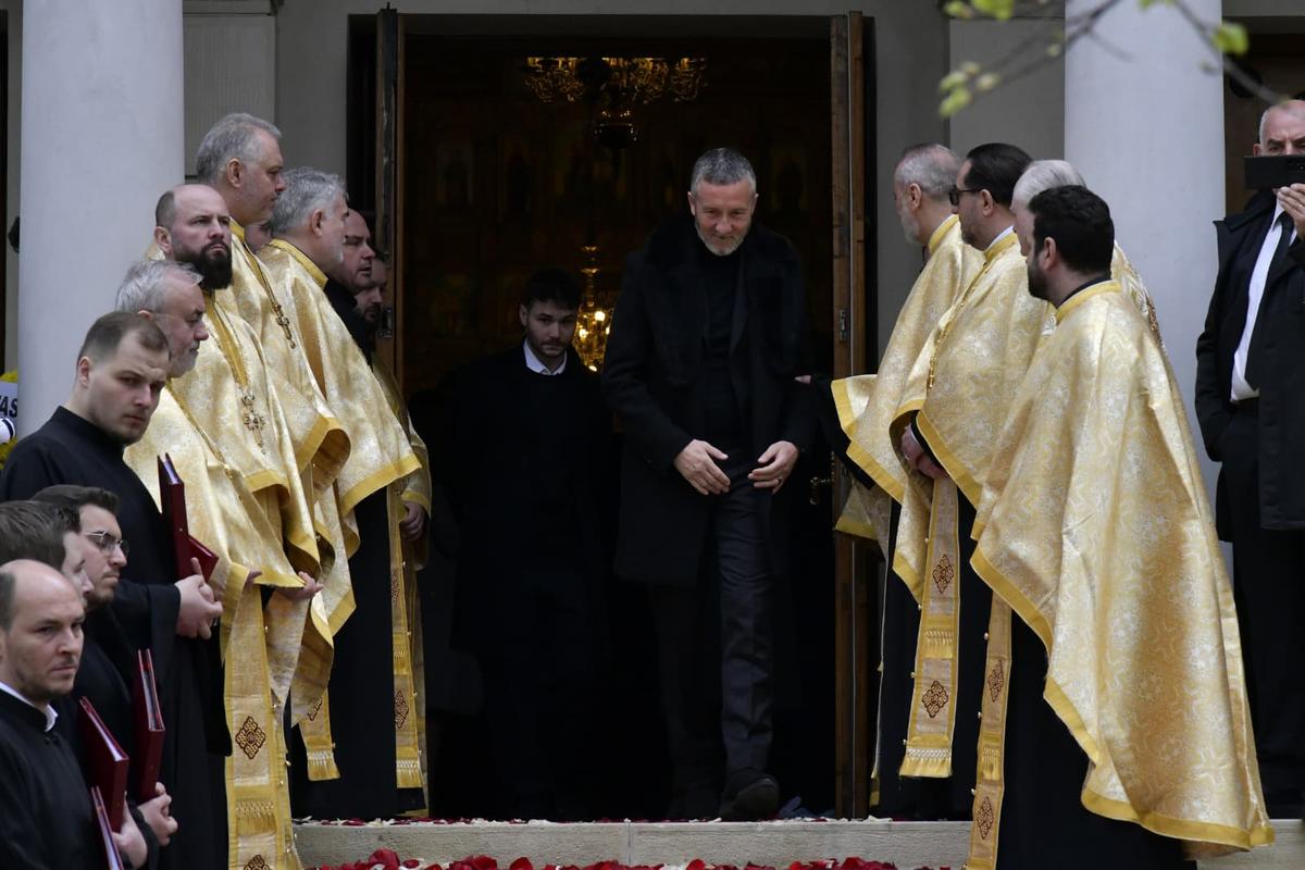 Cadre de la slujba de înmormântare a lui Mircea Lucescu - Cristi Preda