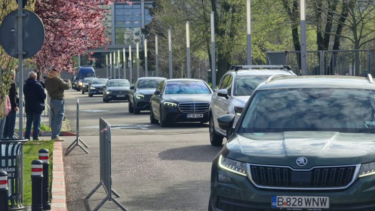 Poza pentru articolul Mircea Lucescu va fi înmormântat azi » Informații și imagini: a plecat cortegiul