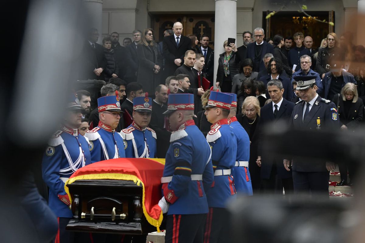 Fostul elev al lui Mircea Lucescu a venit la înmormântarea antrenorului » Puțini l-au recunoscut