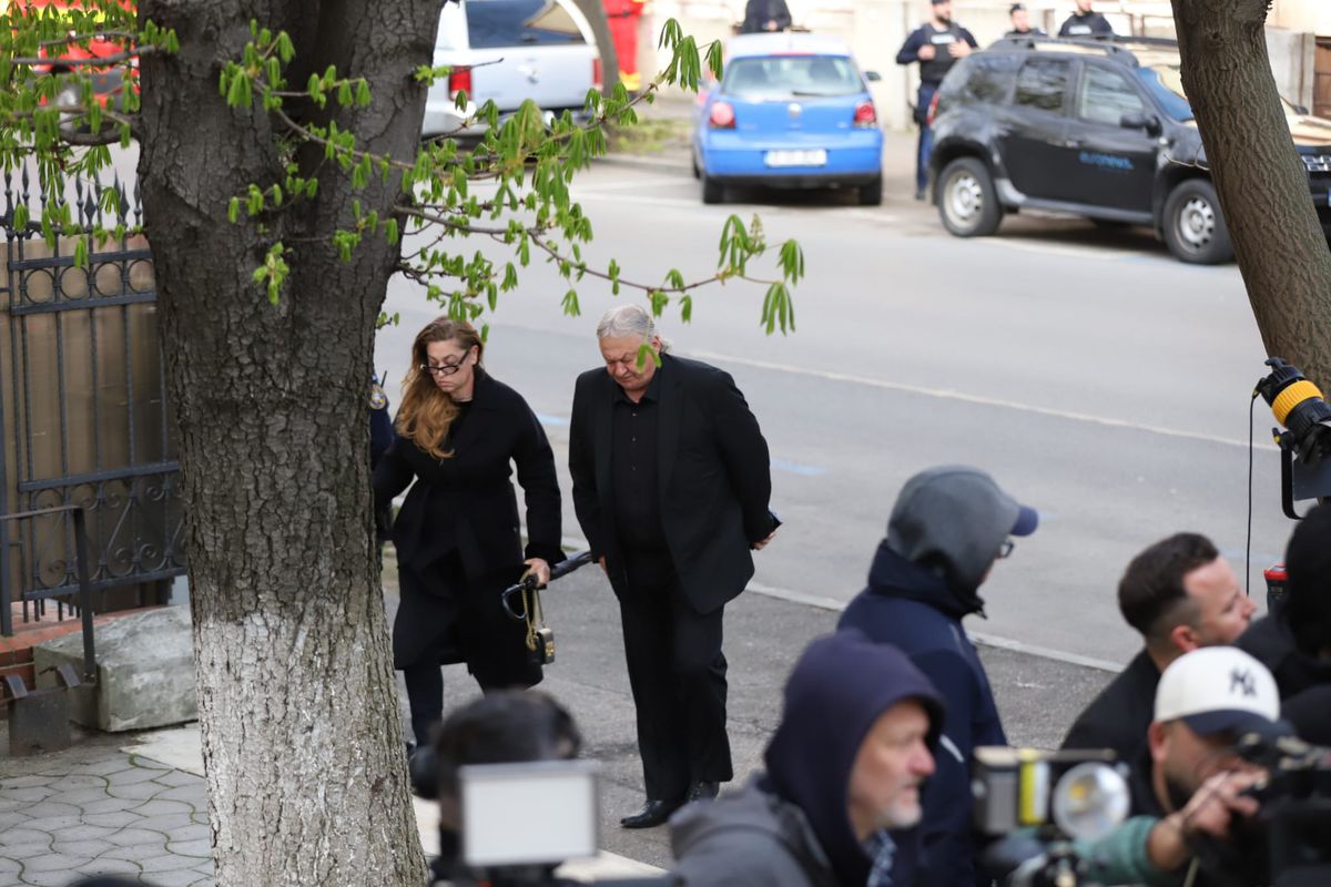 Hagi, Copos, Nețoiu, Burleanu și alte nume importante, la înmormântarea lui Mircea Lucescu » Toate personalitățile prezente: Becali a întârziat la slujbă