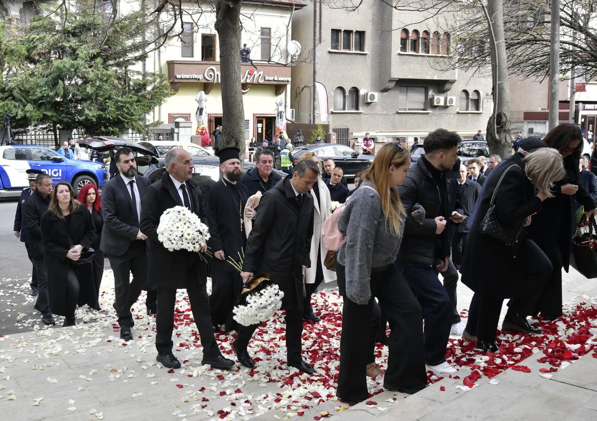 Cadre de Cristi Preda la înmormântarea lui Mircea Lucescu