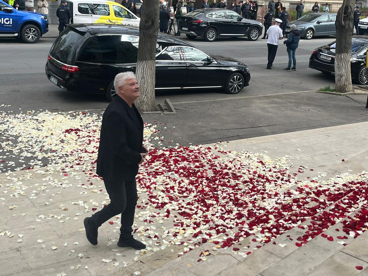 Foști elevi și colegi de generație, la înmormântarea lui Mircea Lucescu