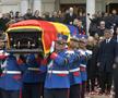 Sicriul cu trupul lui Mircea Lucescu, scos din biserică și dus spre dric // foto: Cristi Preda (GSP)