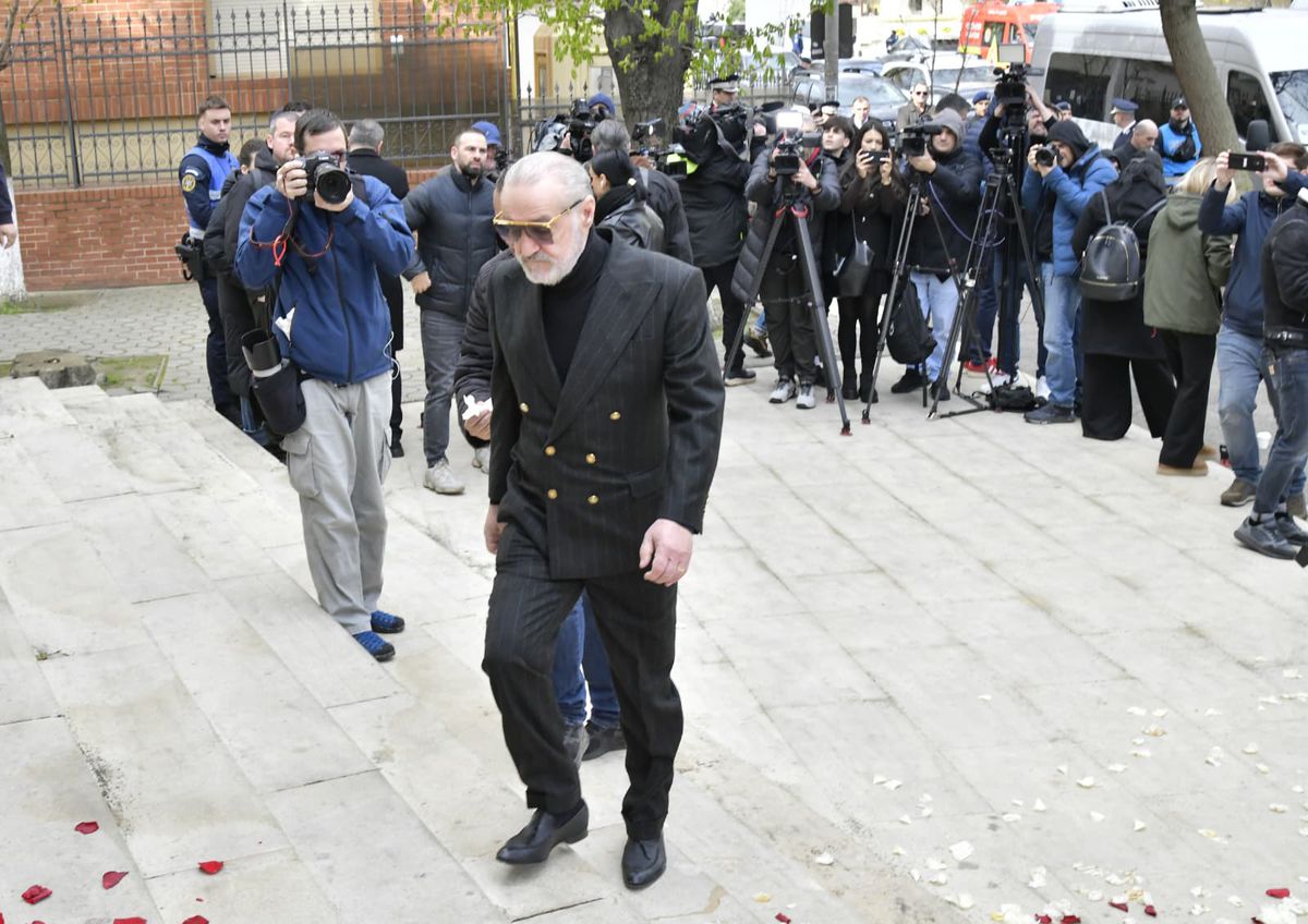 Gigi Becali, prezent la înmormântarea lui Mircea Lucescu