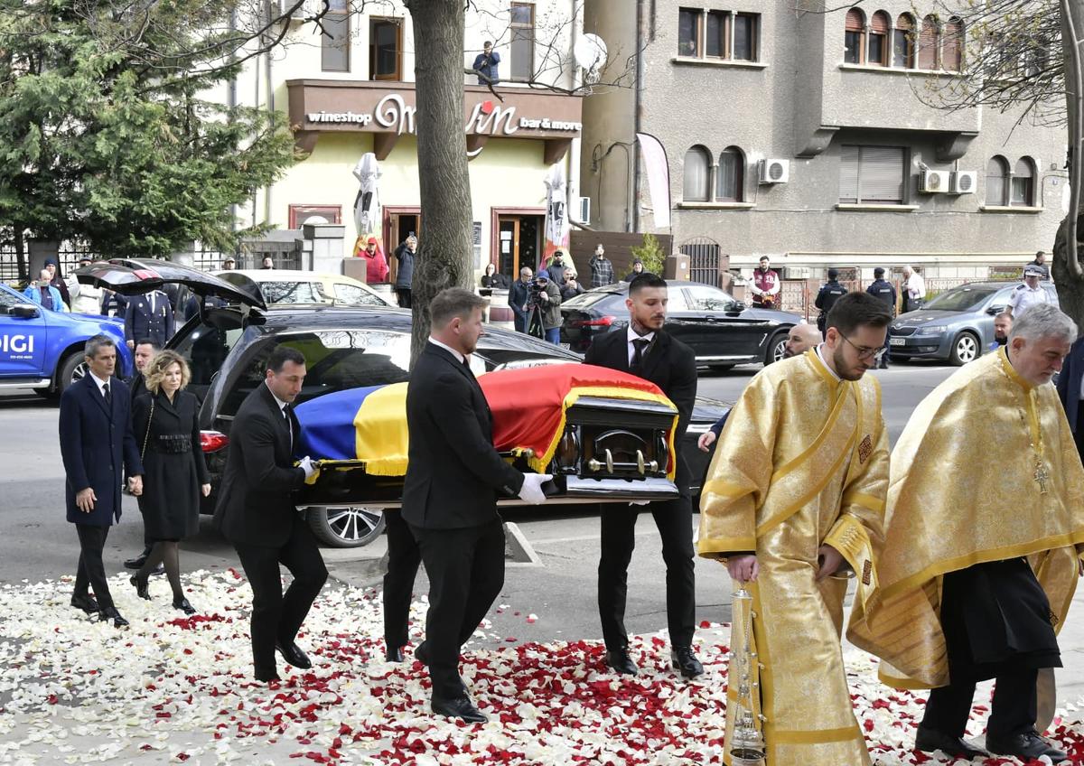 Cadre de Cristi Preda la înmormântarea lui Mircea Lucescu