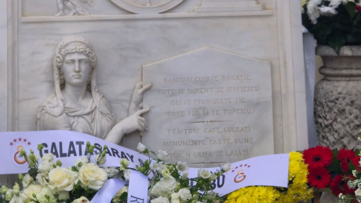 Ce scrie pe cavoul lui Mircea Lucescu, înmormântat la Cimitirul Bellu