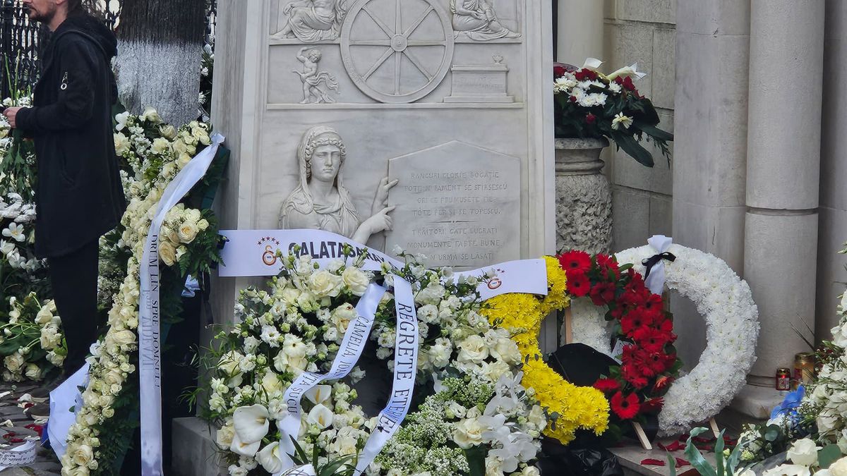 Ce scrie pe cavoul lui Mircea Lucescu, înmormântat la Cimitirul Bellu